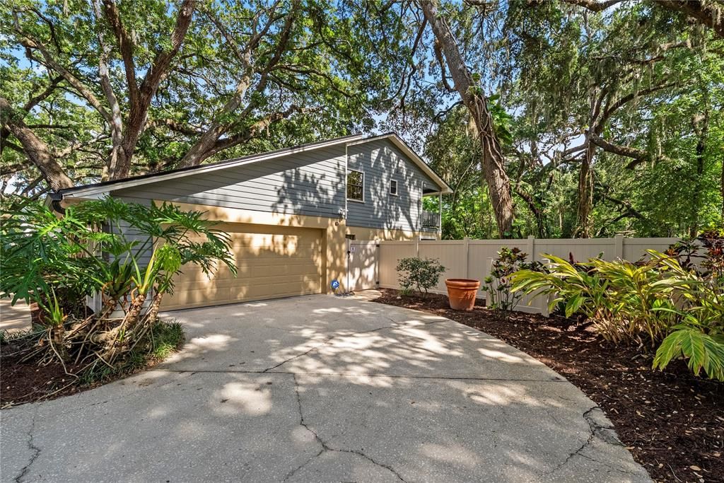 For Sale: $585,000 (3 beds, 2 baths, 1998 Square Feet)