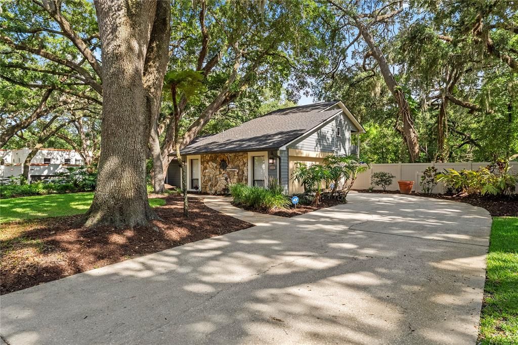 For Sale: $585,000 (3 beds, 2 baths, 1998 Square Feet)