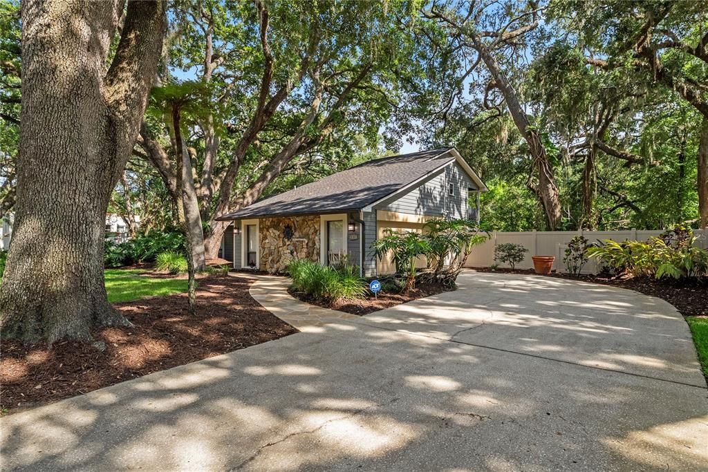For Sale: $585,000 (3 beds, 2 baths, 1998 Square Feet)