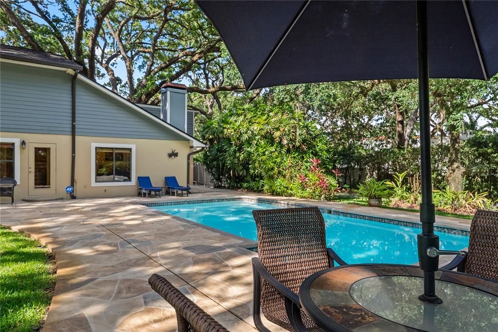 For Sale: $585,000 (3 beds, 2 baths, 1998 Square Feet)