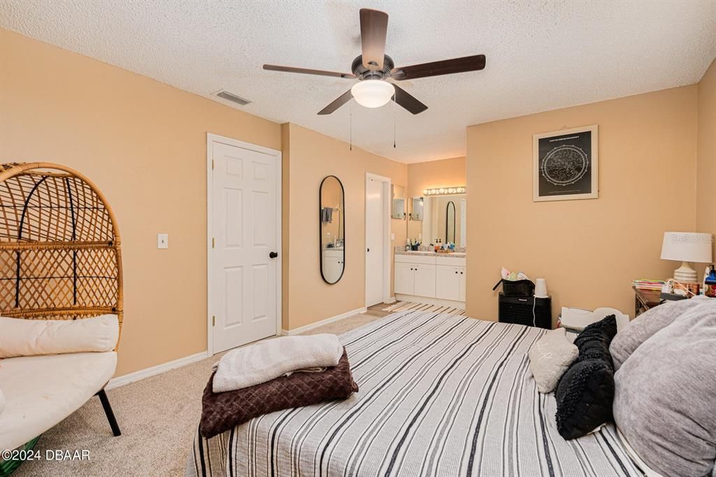 В аренду: $1,995 (2 спален, 2 ванн, 1428 Квадратных фут)