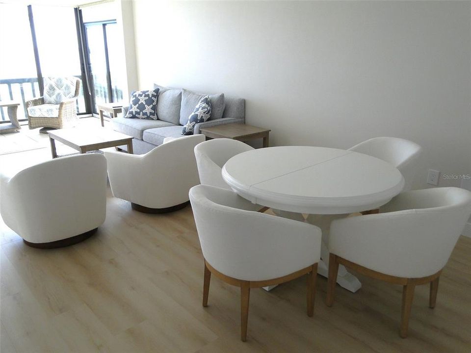 出租: $2,000 (2 贝兹, 2 浴室, 1065 平方英尺)
