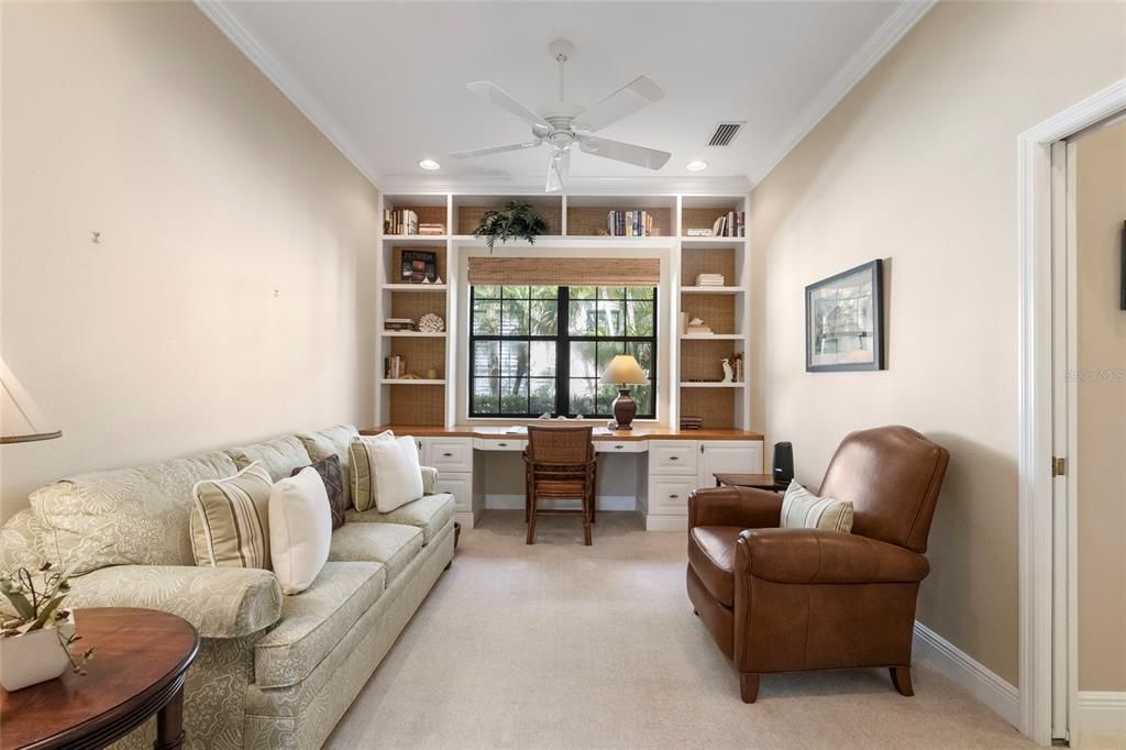 For Sale: $580,000 (2 beds, 2 baths, 1919 Square Feet)