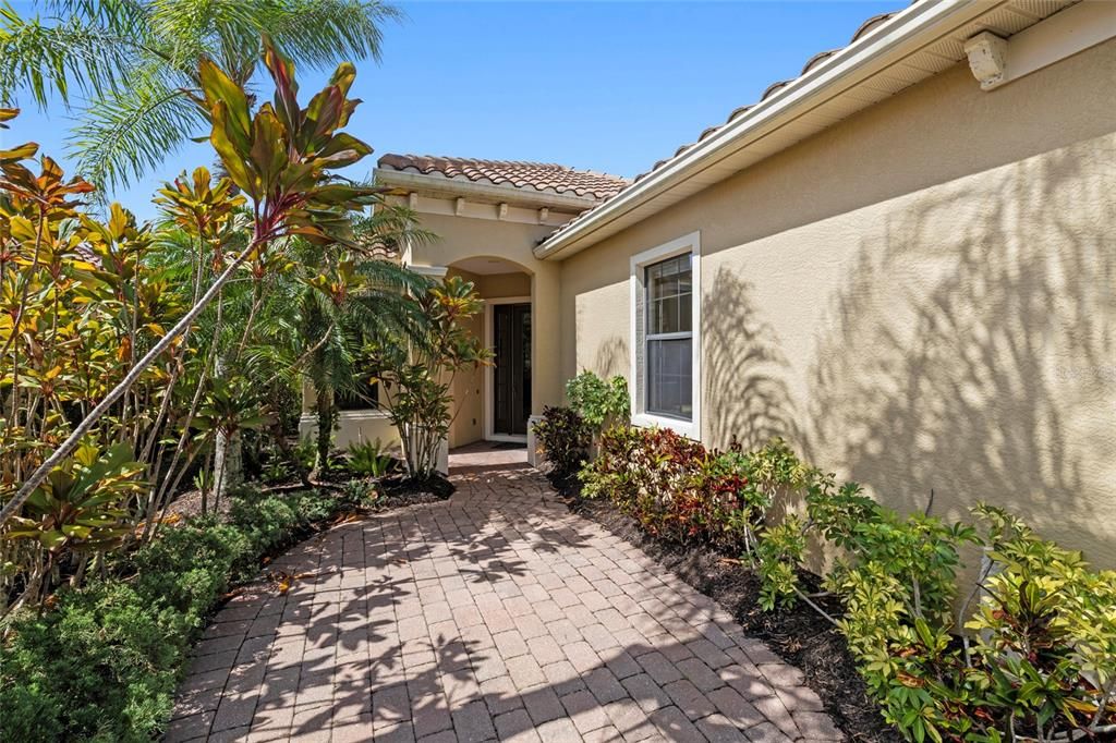 For Sale: $580,000 (2 beds, 2 baths, 1919 Square Feet)