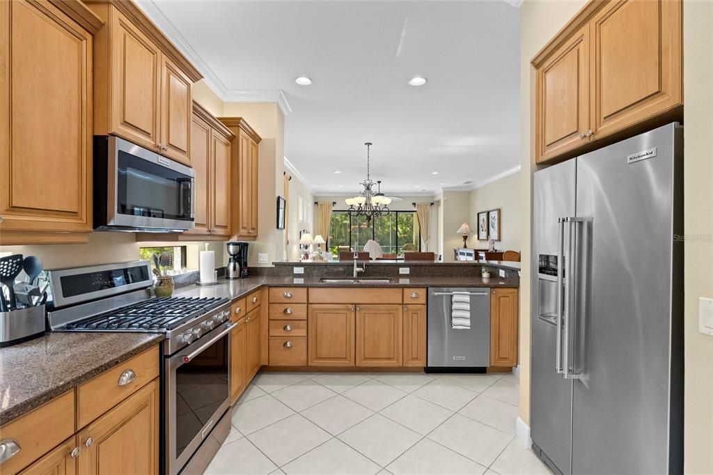 For Sale: $580,000 (2 beds, 2 baths, 1919 Square Feet)