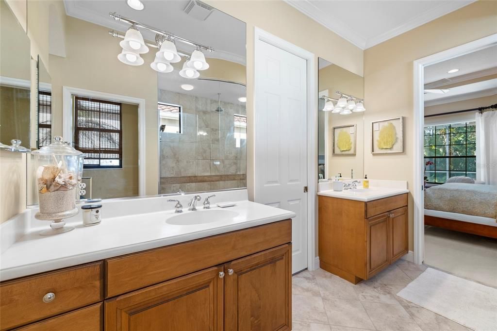 For Sale: $580,000 (2 beds, 2 baths, 1919 Square Feet)