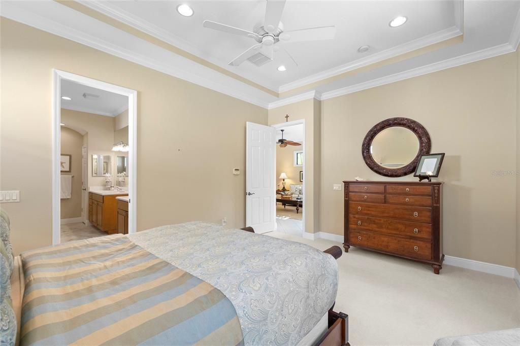 For Sale: $580,000 (2 beds, 2 baths, 1919 Square Feet)