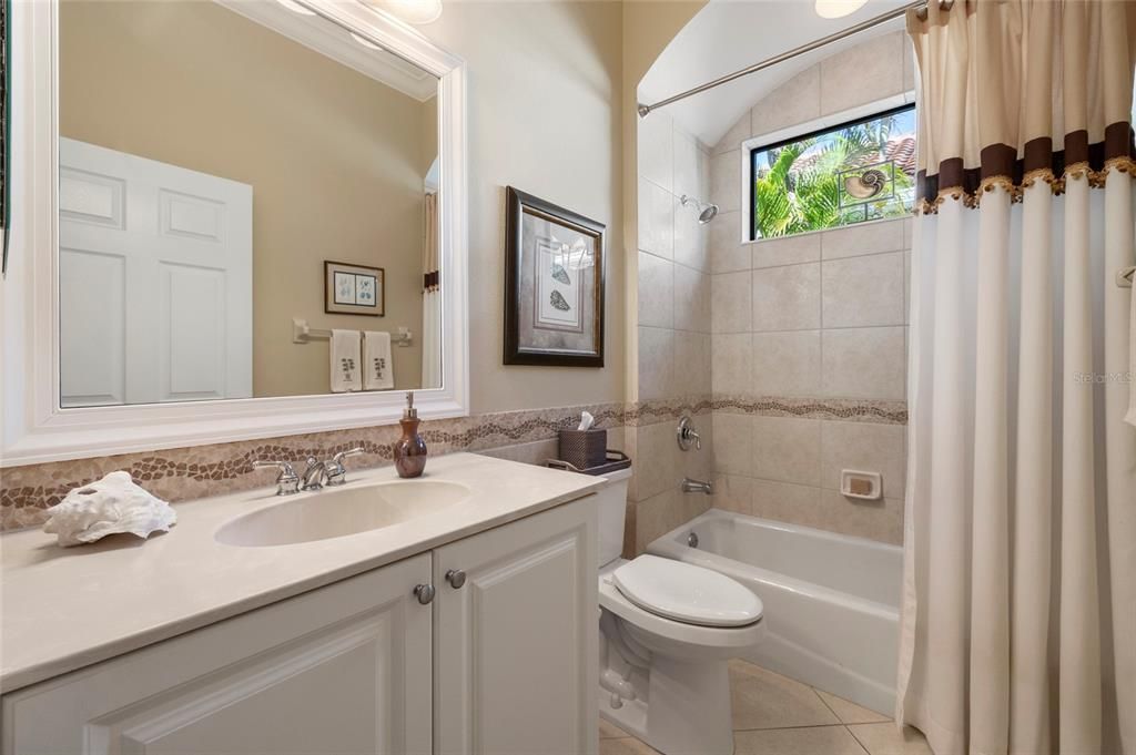 For Sale: $580,000 (2 beds, 2 baths, 1919 Square Feet)