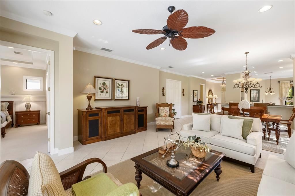 For Sale: $580,000 (2 beds, 2 baths, 1919 Square Feet)