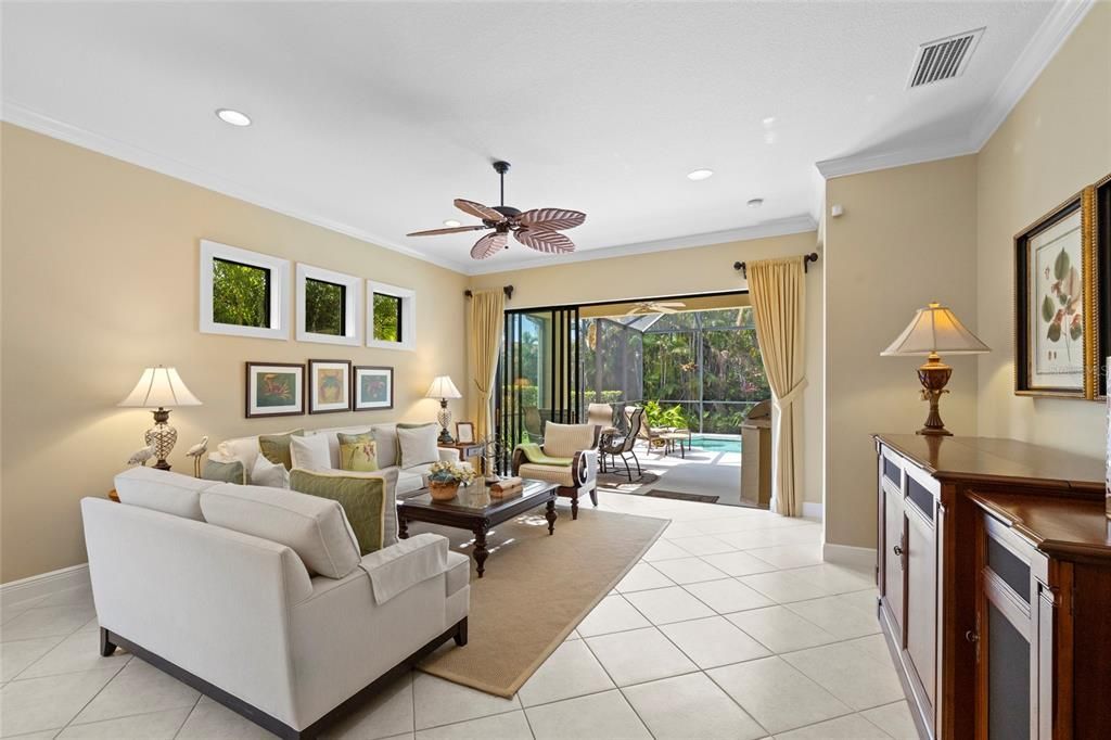 For Sale: $580,000 (2 beds, 2 baths, 1919 Square Feet)