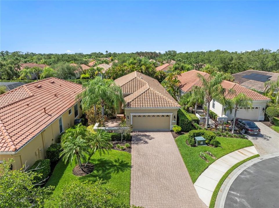 For Sale: $580,000 (2 beds, 2 baths, 1919 Square Feet)