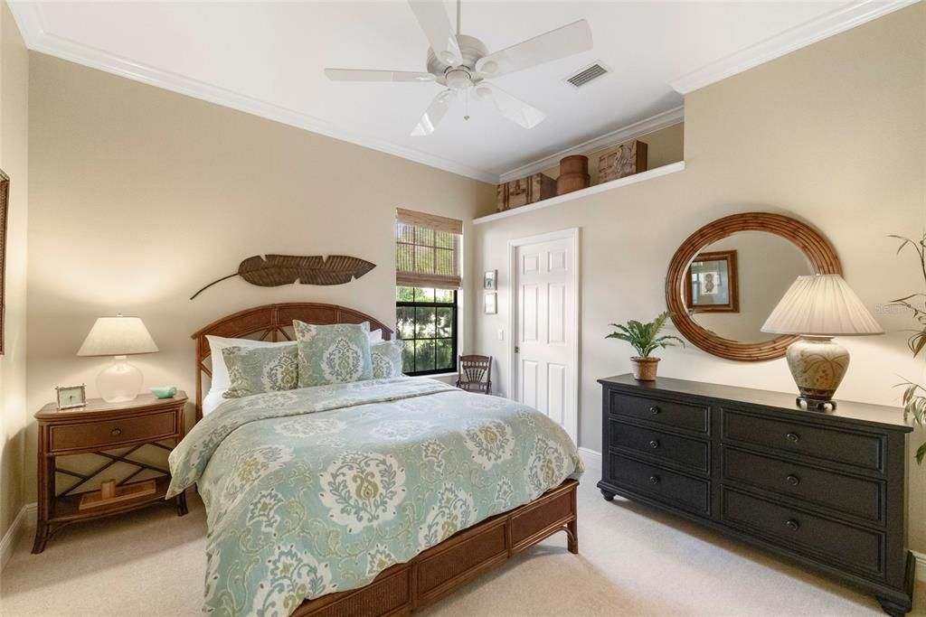 For Sale: $580,000 (2 beds, 2 baths, 1919 Square Feet)