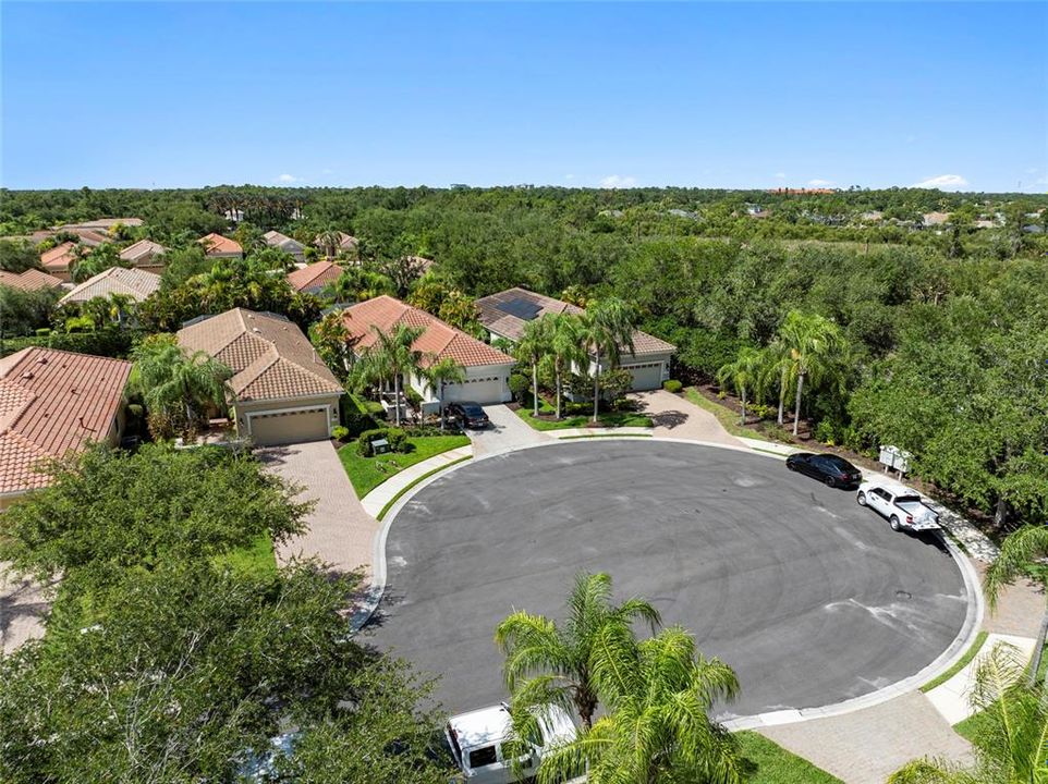 For Sale: $580,000 (2 beds, 2 baths, 1919 Square Feet)