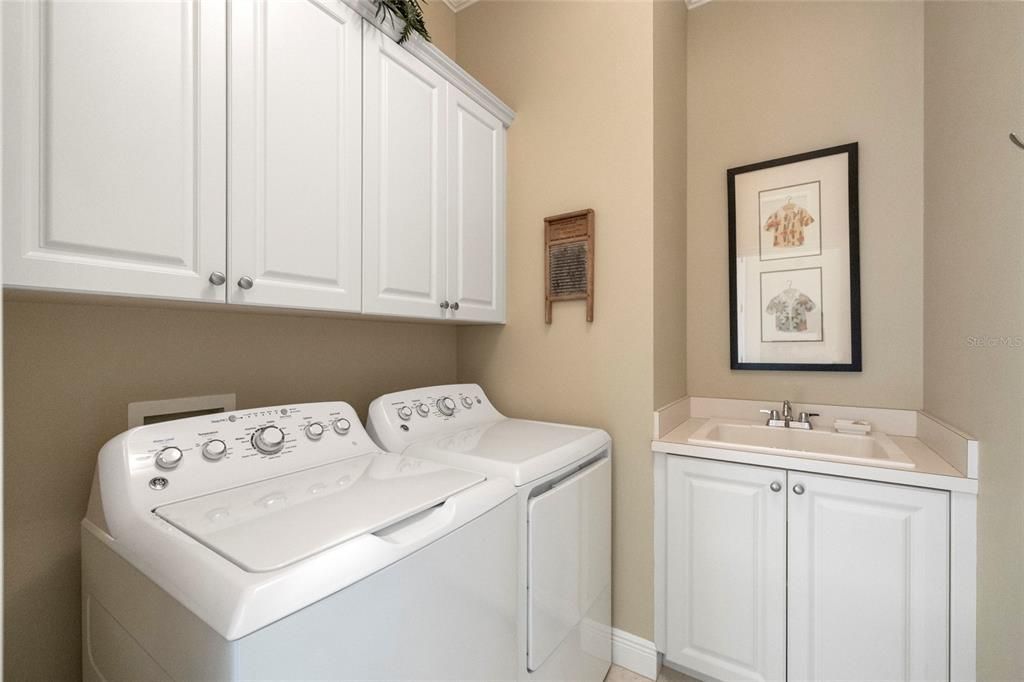 For Sale: $580,000 (2 beds, 2 baths, 1919 Square Feet)