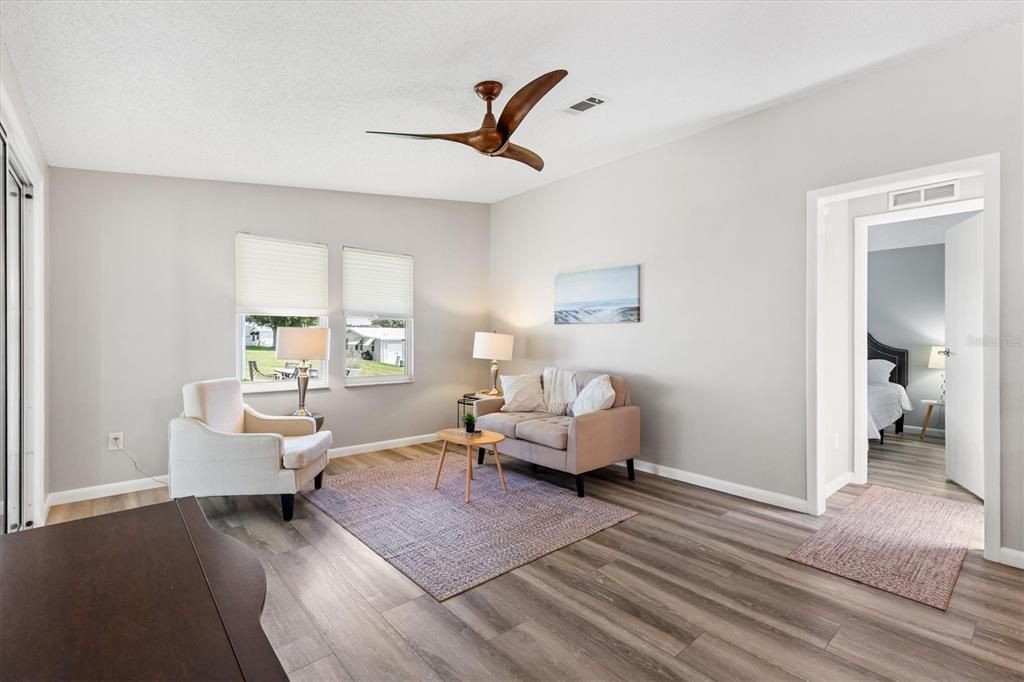 For Sale: $227,000 (2 beds, 2 baths, 936 Square Feet)