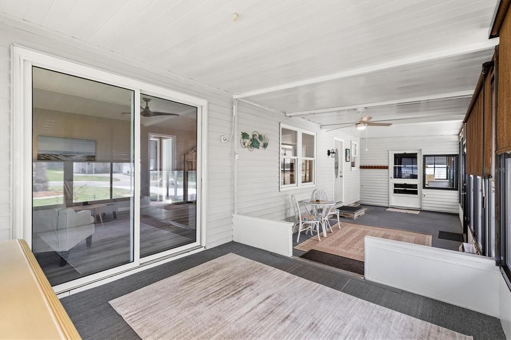 For Sale: $227,000 (2 beds, 2 baths, 936 Square Feet)