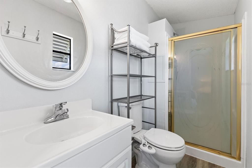 For Sale: $227,000 (2 beds, 2 baths, 936 Square Feet)