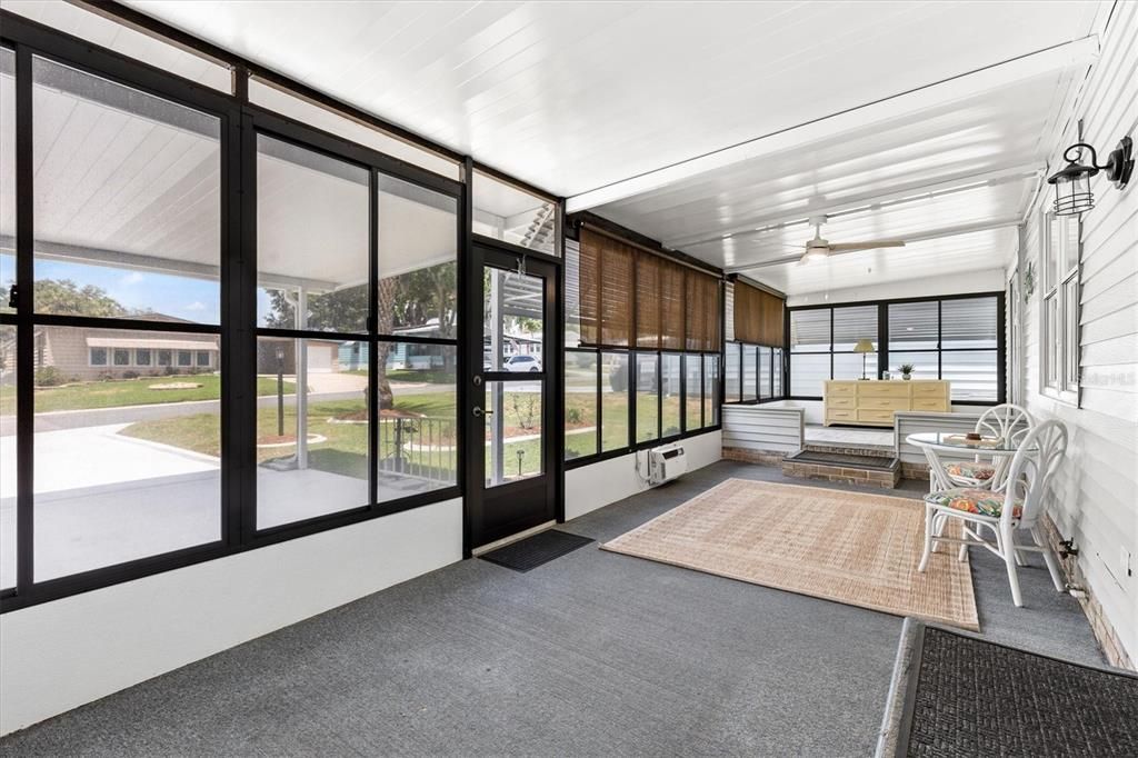For Sale: $227,000 (2 beds, 2 baths, 936 Square Feet)