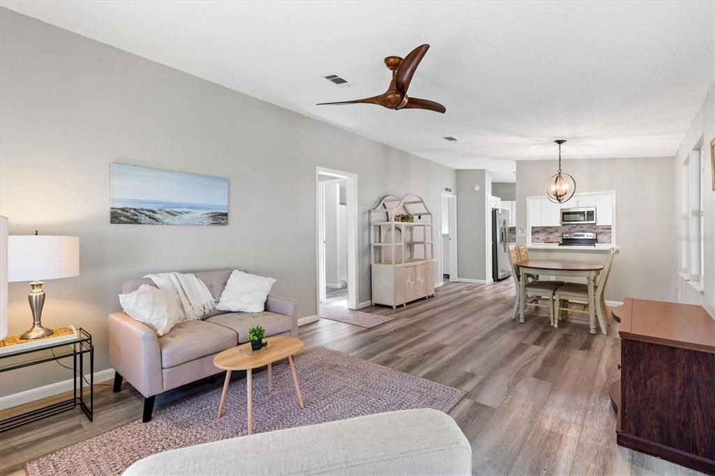 For Sale: $227,000 (2 beds, 2 baths, 936 Square Feet)