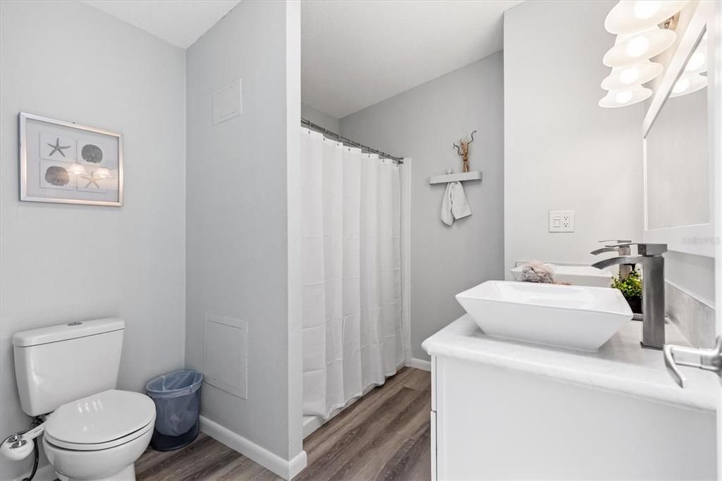 For Sale: $227,000 (2 beds, 2 baths, 936 Square Feet)