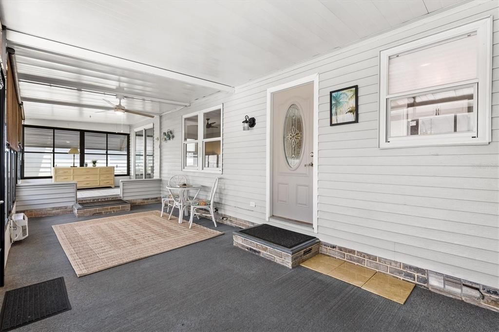 For Sale: $227,000 (2 beds, 2 baths, 936 Square Feet)