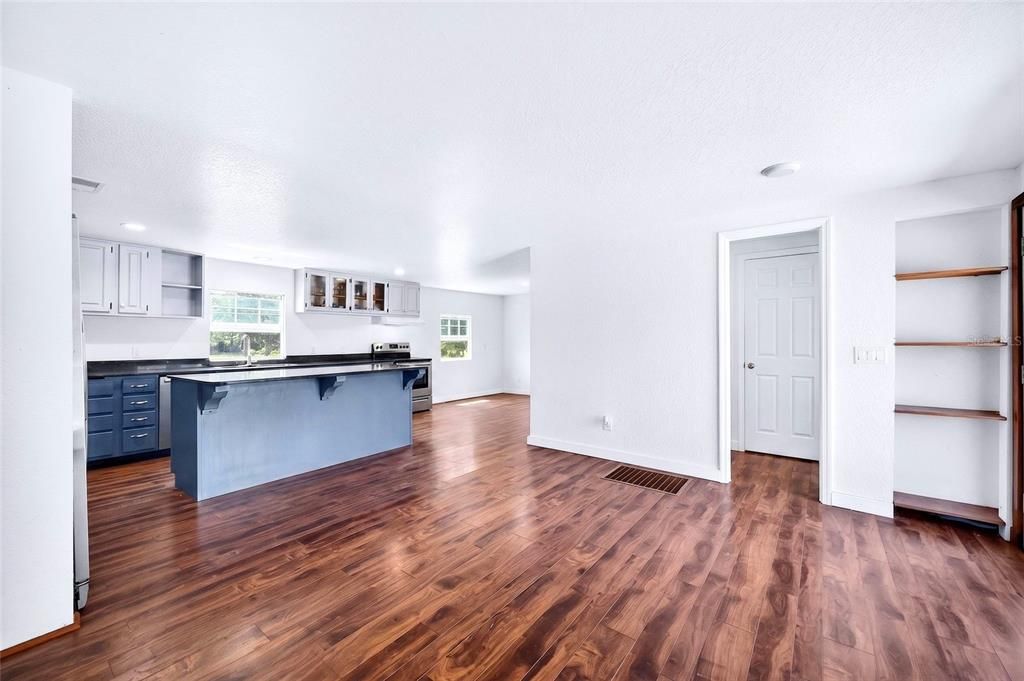 For Sale: $460,000 (3 beds, 2 baths, 1440 Square Feet)