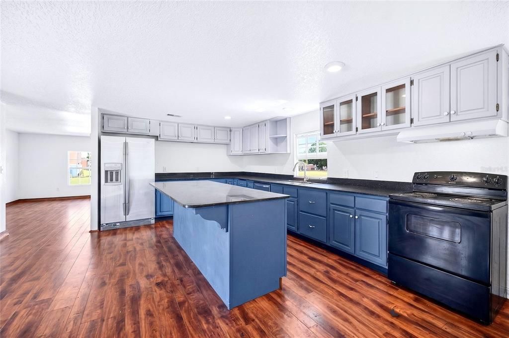 For Sale: $460,000 (3 beds, 2 baths, 1440 Square Feet)