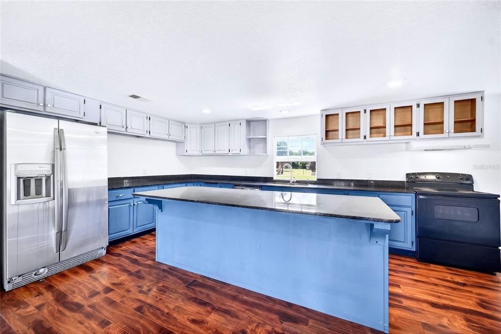 For Sale: $460,000 (3 beds, 2 baths, 1440 Square Feet)