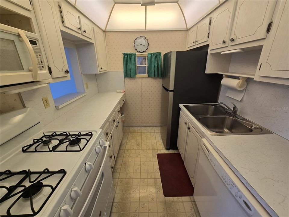 На продажу: $115,000 (2 спален, 2 ванн, 830 Квадратных фут)