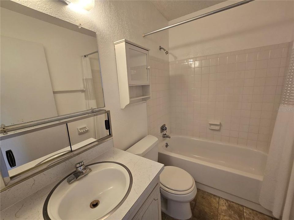 На продажу: $115,000 (2 спален, 2 ванн, 830 Квадратных фут)