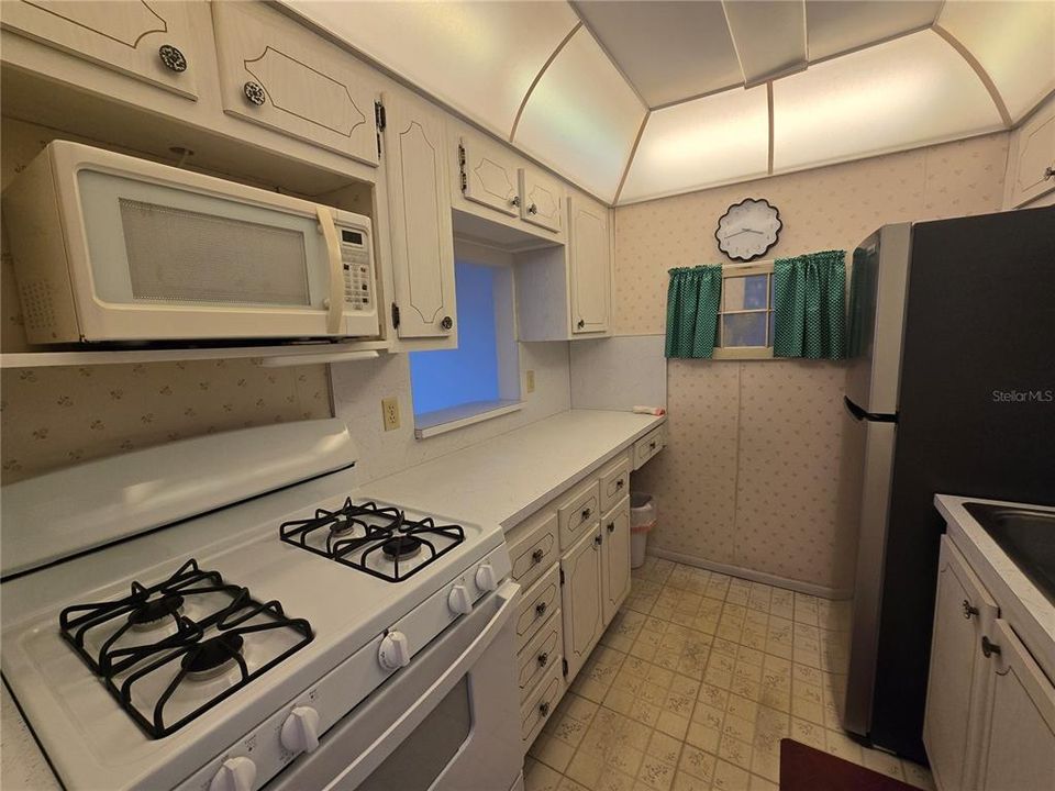 На продажу: $115,000 (2 спален, 2 ванн, 830 Квадратных фут)