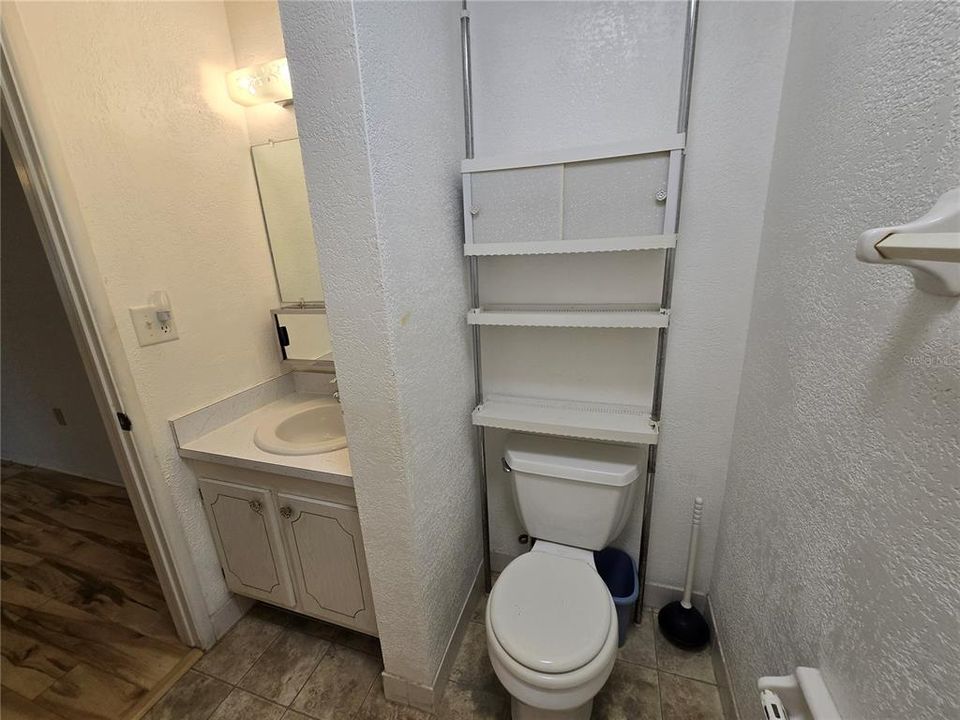 На продажу: $115,000 (2 спален, 2 ванн, 830 Квадратных фут)