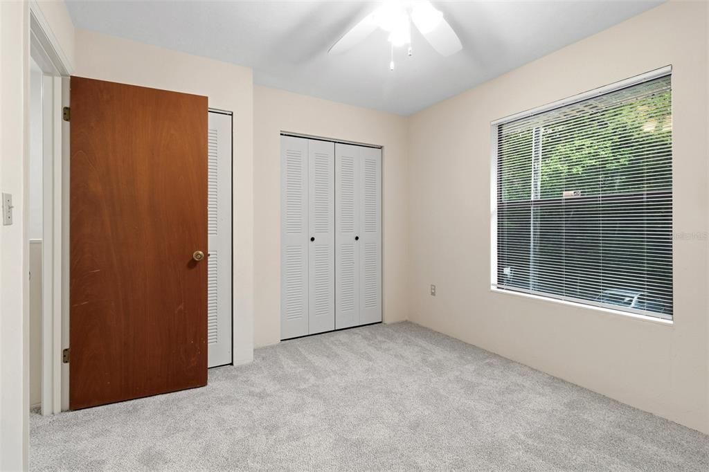 For Sale: $140,000 (2 beds, 1 baths, 952 Square Feet)