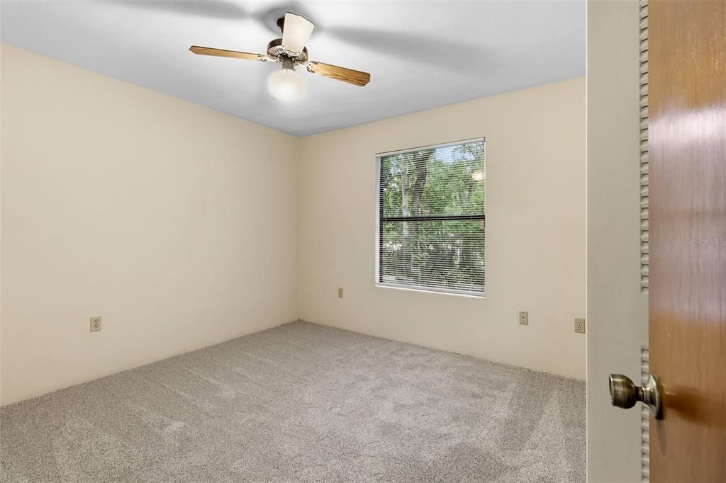 For Sale: $140,000 (2 beds, 1 baths, 952 Square Feet)