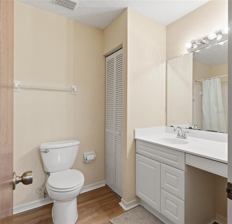 For Sale: $140,000 (2 beds, 1 baths, 952 Square Feet)