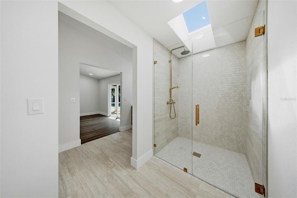 For Sale: $600,000 (4 beds, 2 baths, 2332 Square Feet)