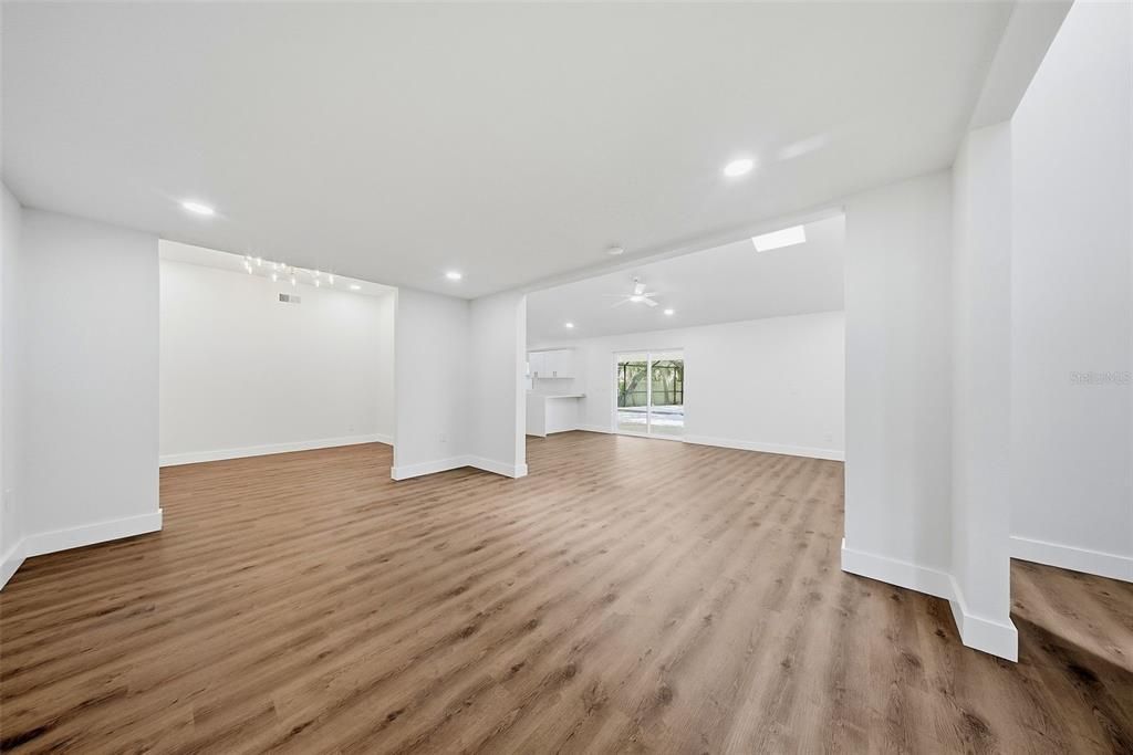For Sale: $600,000 (4 beds, 2 baths, 2332 Square Feet)