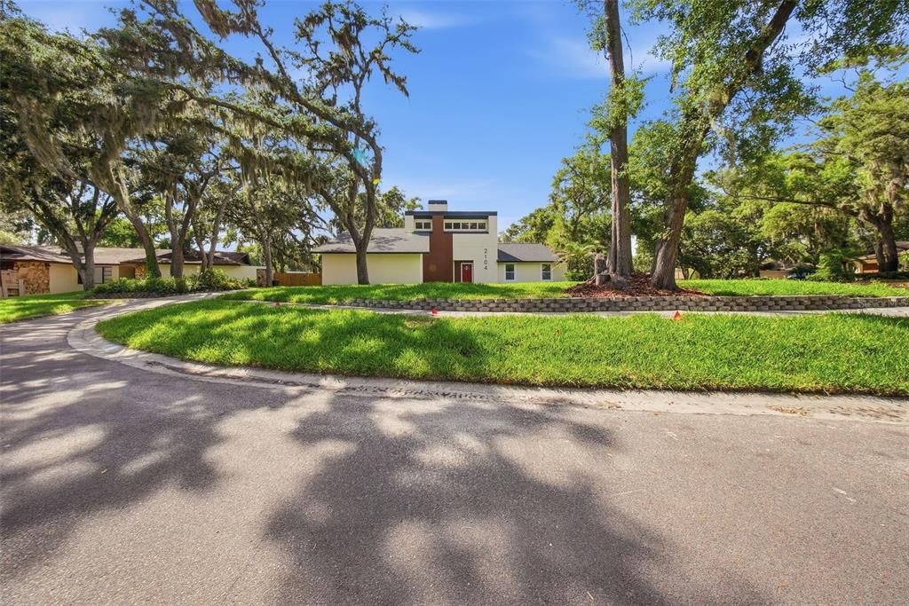 For Sale: $600,000 (4 beds, 2 baths, 2332 Square Feet)