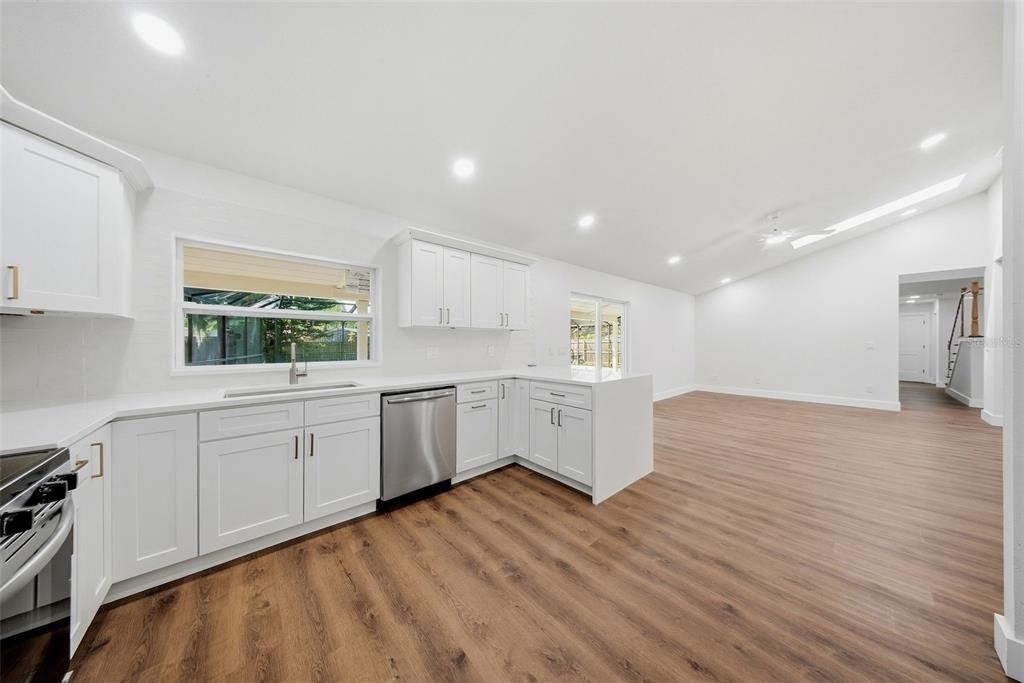 For Sale: $600,000 (4 beds, 2 baths, 2332 Square Feet)