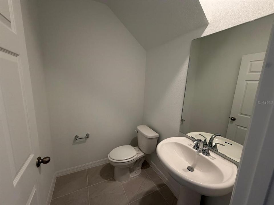 For Rent: $2,400 (3 beds, 2 baths, 1566 Square Feet)