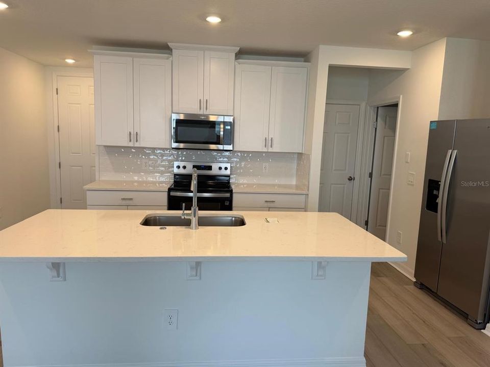 For Rent: $2,400 (3 beds, 2 baths, 1566 Square Feet)