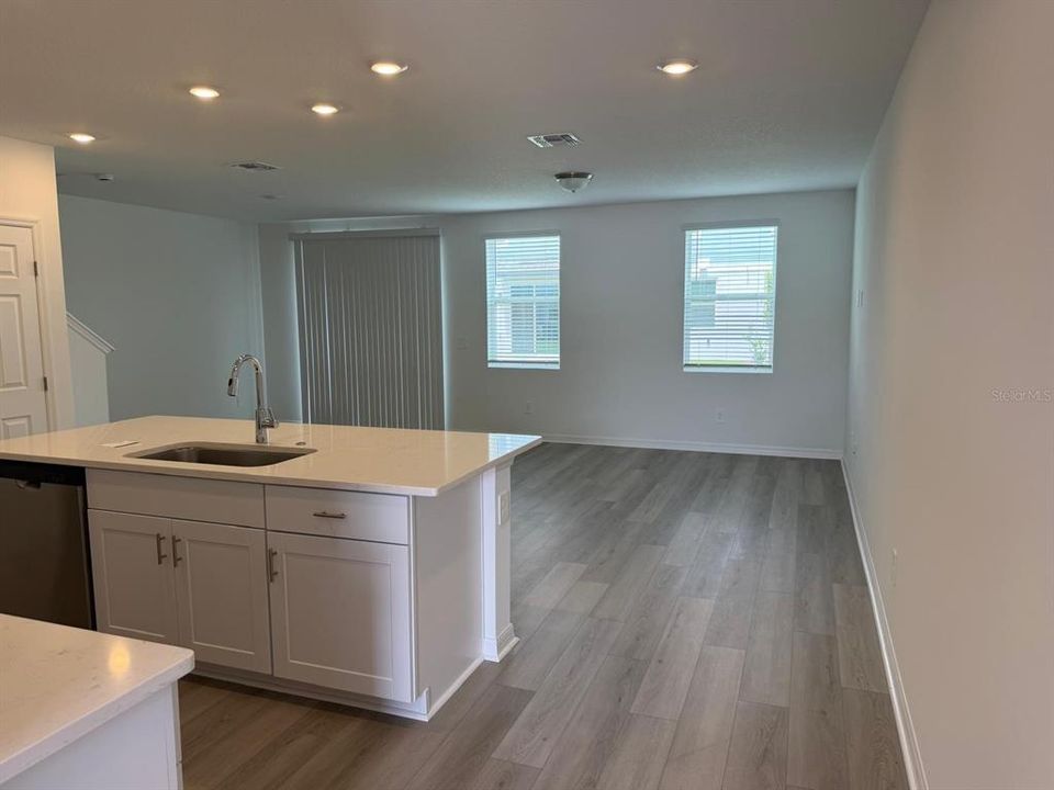 For Rent: $2,400 (3 beds, 2 baths, 1566 Square Feet)