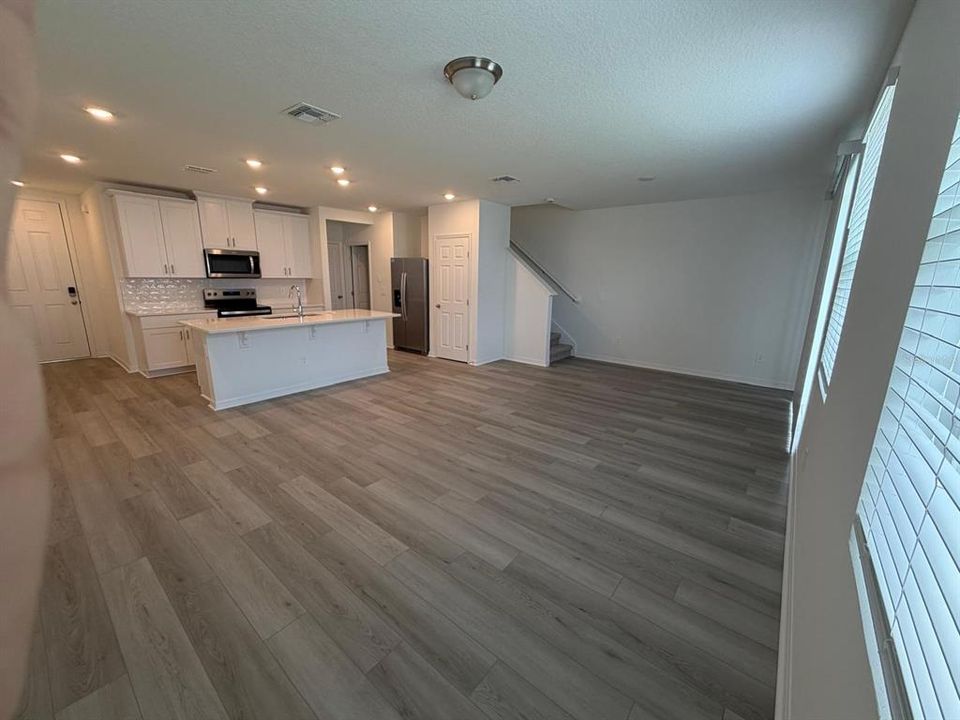For Rent: $2,400 (3 beds, 2 baths, 1566 Square Feet)