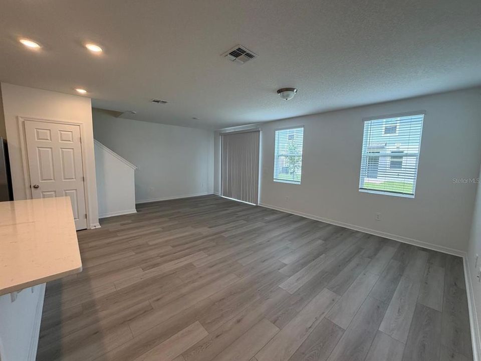 For Rent: $2,400 (3 beds, 2 baths, 1566 Square Feet)