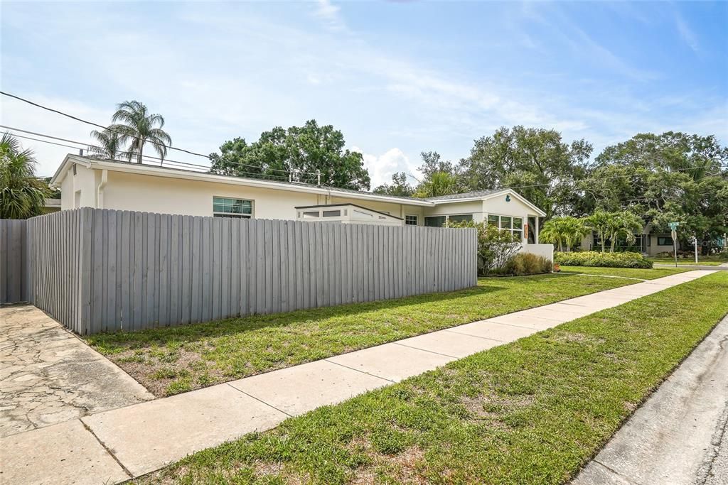 Activo con contrato: $460,000 (3 camas, 2 baños, 1317 Pies cuadrados)