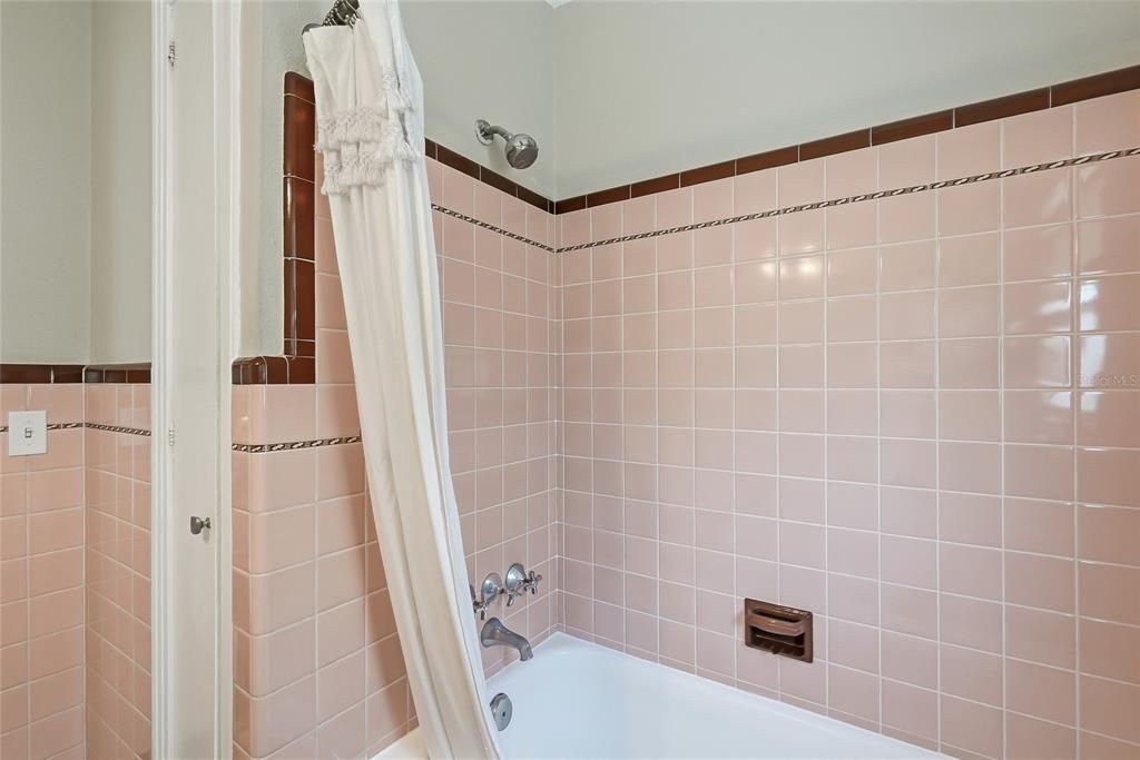 Activo con contrato: $460,000 (3 camas, 2 baños, 1317 Pies cuadrados)