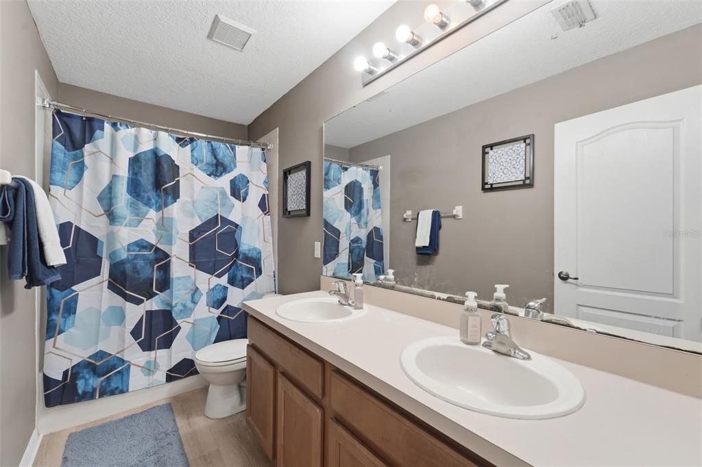 For Sale: $520,000 (5 beds, 2 baths, 2391 Square Feet)