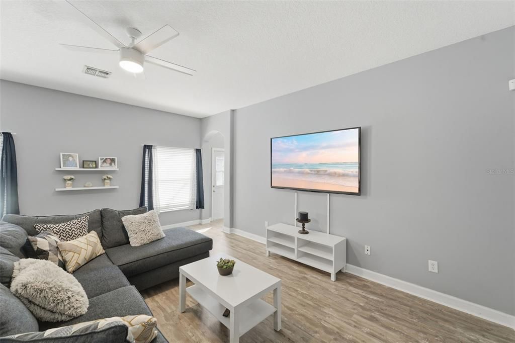 For Sale: $520,000 (5 beds, 2 baths, 2391 Square Feet)