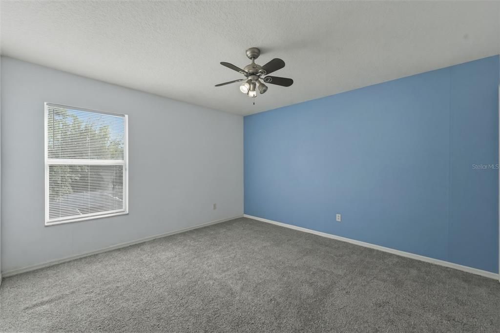 For Sale: $520,000 (5 beds, 2 baths, 2391 Square Feet)