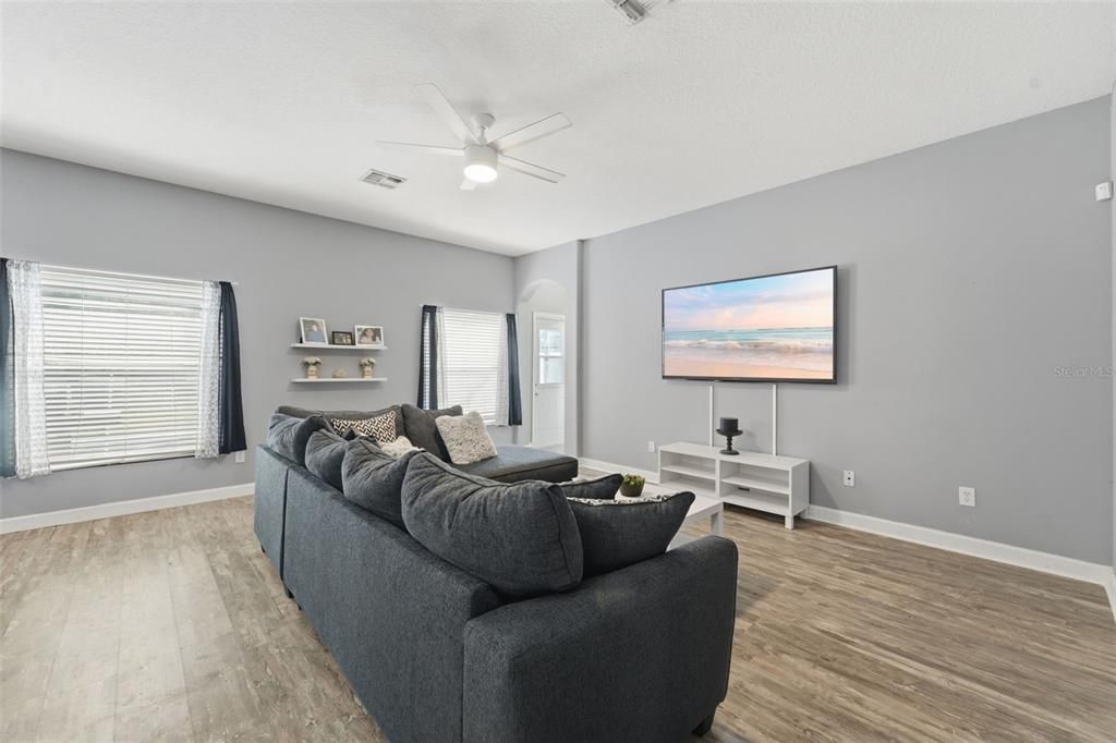 For Sale: $520,000 (5 beds, 2 baths, 2391 Square Feet)